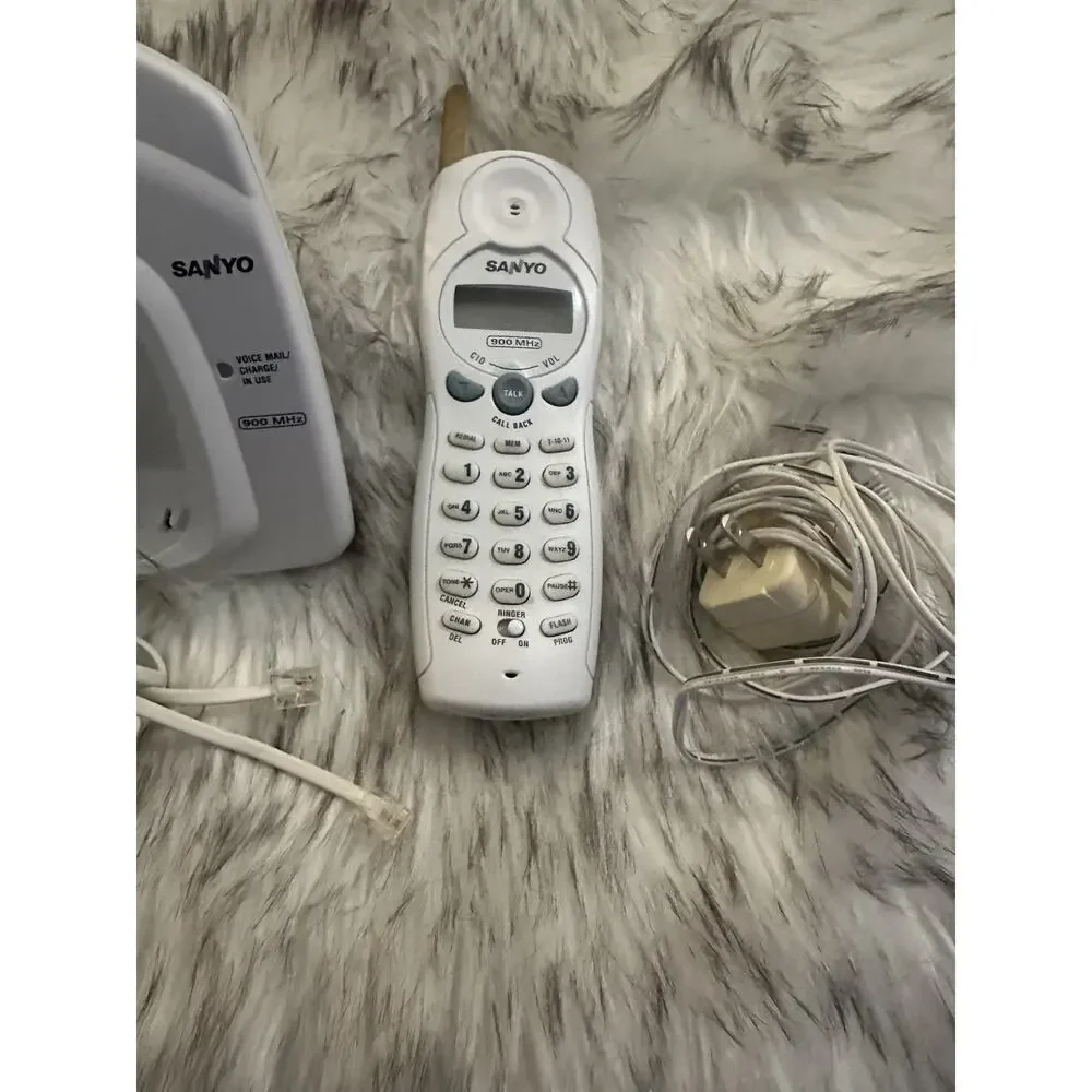 SANYO 900 MHz White Cordless Handset Caller ID Speakerphone